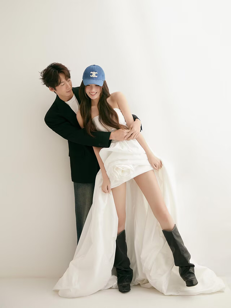 Fashionable Street Style Photo - Street Fashion Photoshoot ulasan dan harga
